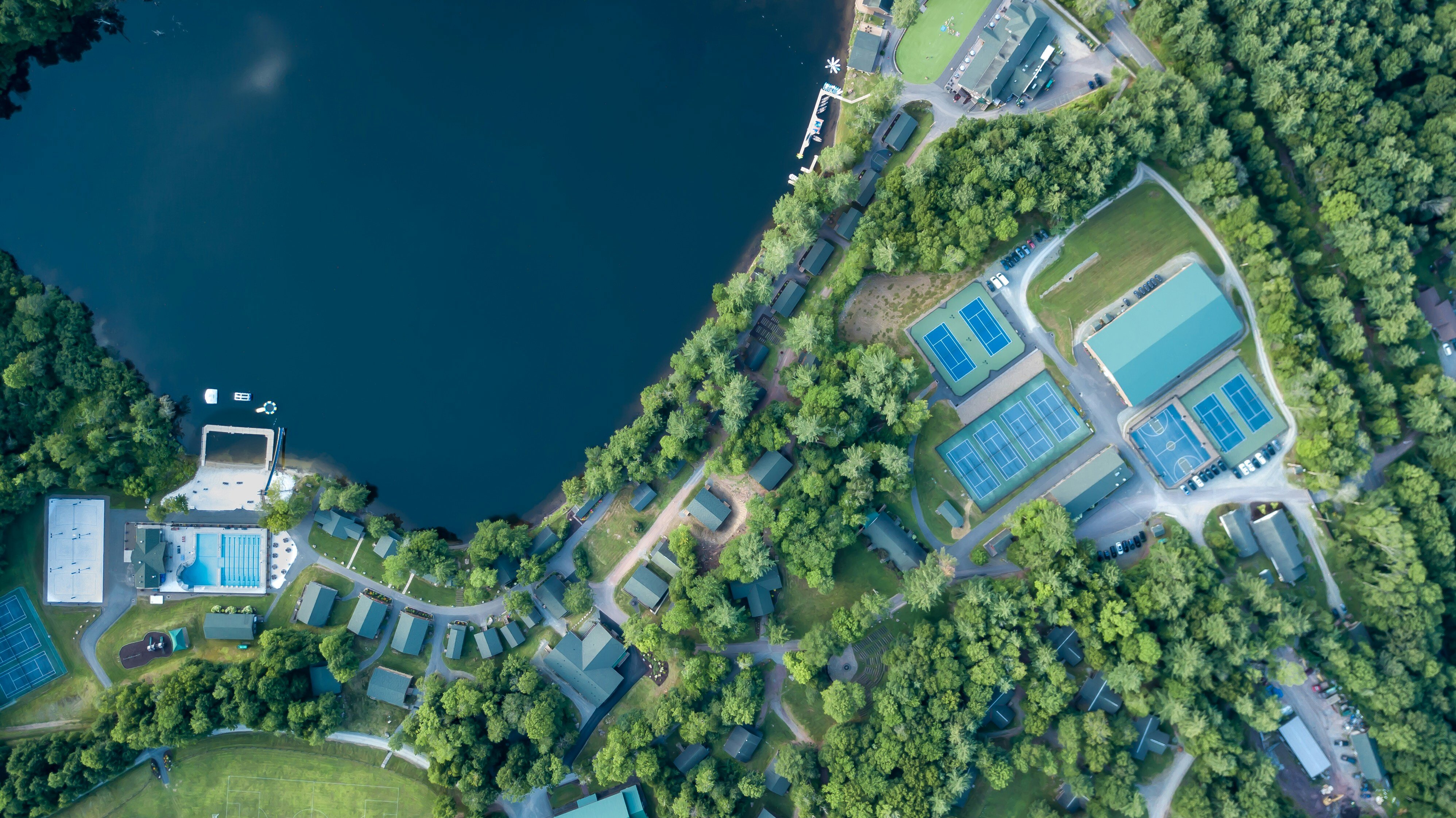 ariel-view-campground-tennis-courts