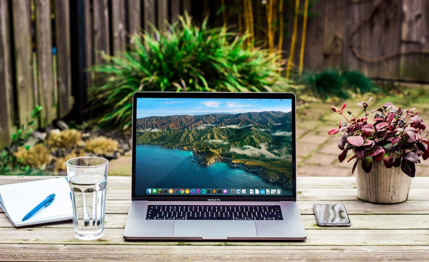 laptop-on-desk